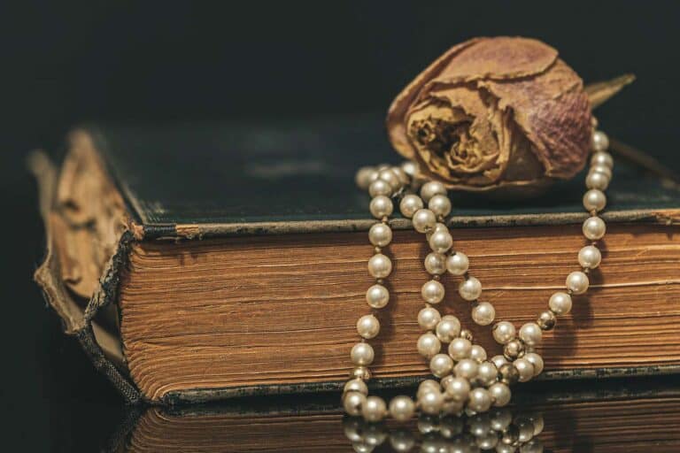 Spiritual Meaning of Pearl Necklace and Symbolism